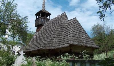 Biserica de lemn Sfintii Arhangheli Mihail si Gavriil din Rebrisoara Bistrita-Nasaud