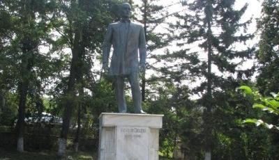 Statuia lui Victor Deleu Salaj