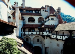In cautarea lui Dracula: Numar record de turisti la misteriosul Castel Bran