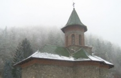 Manastirea Prislop: Turism ecumenic la mormintele parintelui Arsenie Boca si Sfantului Ioan