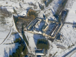 Legendele Manastirii Putna: Degetul lui Daniil Sihastrul vs. sageata trasa din munti