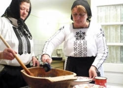 Pastele in Maramures: ce simbolizeaza culorile in care se vopsesc ouale si ce traditii se pastreaza