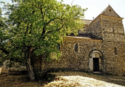Biserica fortificata de la Cisnadioara, locul in care puterea tinerilor flacai era testata inainte de nunta