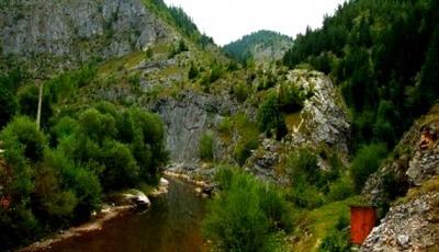 Cascada Zugai Alba