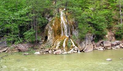 Cascada de travertin Sipote Alba