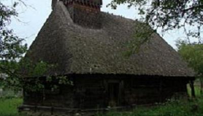 Biserica de lemn Sfintii Arhangheli Mihail si Gavriil din Dobricel Bistrita-Nasaud