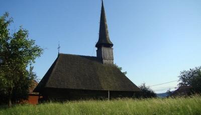 Biserica de lemn Sfintii Arhangheli Mihail si Gavriil din Sarata Bistrita-Nasaud