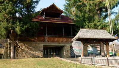 Muzeul Chihlimbarului din Colti Buzau