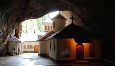 Manastirea Pestera Ialomitei Dambovita