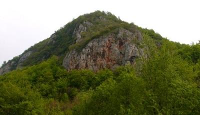 Cetatea dacica Piatra Rosie Luncani Hunedoara