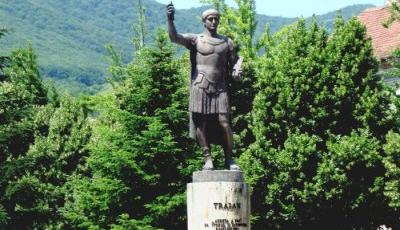 Statuia Imparatului Traian Hunedoara