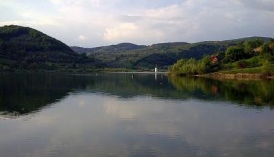 Lacul baraj Bezid Mures