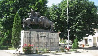 Monumentul statuar Dragos Voda si Zimbrul din Campulung Moldovenesc Suceava