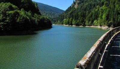 Lacul glaciar Iezerul Latoritei Valcea