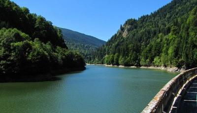 Rezervatia naturala Iezerul Latoritei Valcea