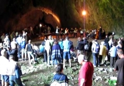Premiera la Mehedinti: Concert clasic, sustinut intr-o pestera! (VIDEO)