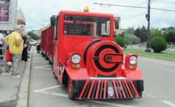 Pe strazile din Resita, cu trenul din Franta: Vehicul special pentru turisti, in sezonul estival