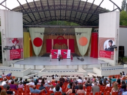 Spectacole cu un leu intrarea, la Teatrul de Vara din Herastrau