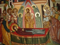 Superstitii de Sfanta Maria: Ce ascund fetele nemaritate la san si ce aduce ghinion