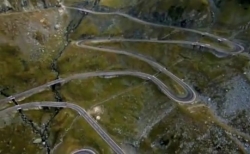 Transfagarasan: Spectacolul naturii, printre munti, nori si cascade (VIDEO)  