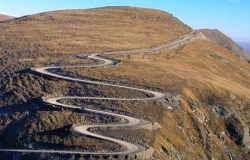 Transalpina: Un drum regal deasupra norilor, unic in Romania (VIDEO)