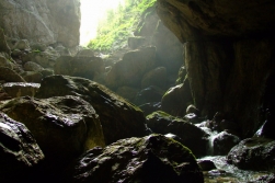 Cetatile Ponorului, pestera cu 14 lacuri