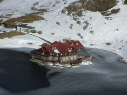 Destinatii ale unei vacante de vis: Cascada si Lacul Balea