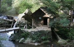 Locul unde timpul a stat in loc – mori de sute de ani, inca functionale, in cel mai intins parc mulinologic din Sudul Europei