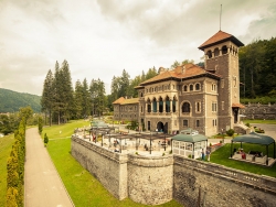 Castelul Cantacuzino, o bijuterie arhitecturala la poalele Bucegilor