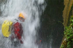 Pentru amatorii de senzatii tari: Canyoning in Cheile Cetii